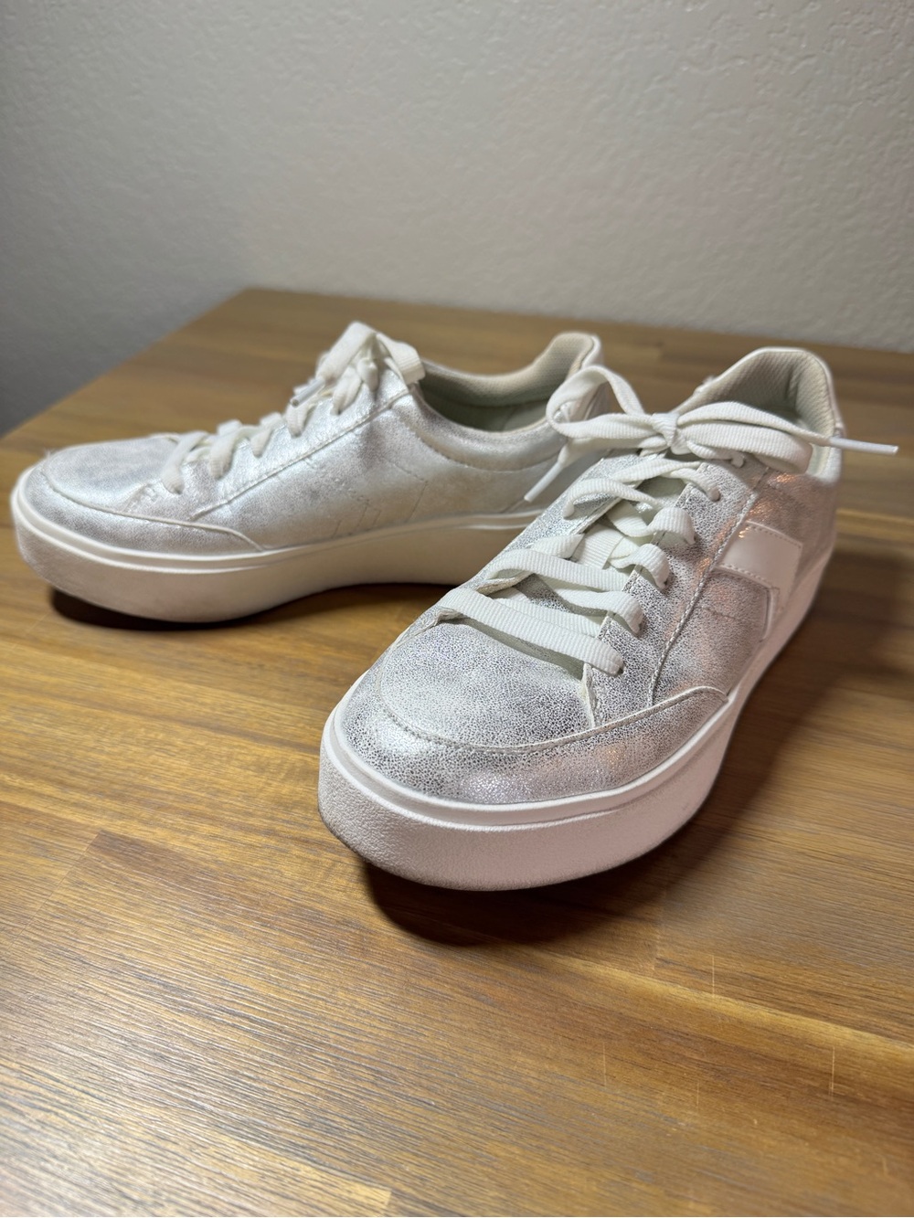 Women’s Silver/White Platform Sneakers Size 6M